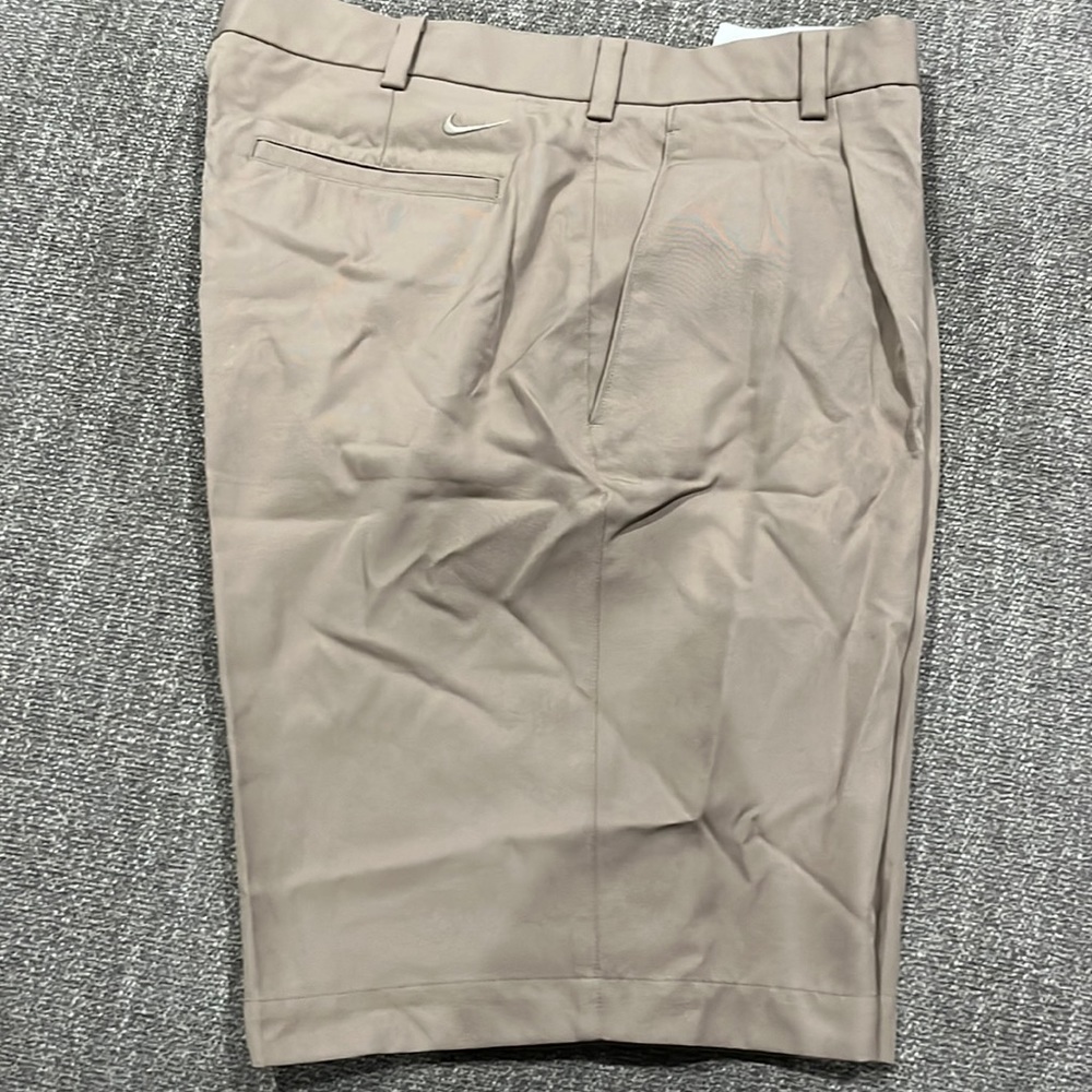 Mens Nike Golf shorts, size 35